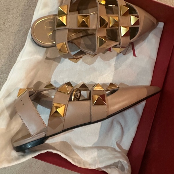 Authentic Brand New Valentino Garavani Taupe Leather Roman Stud Ballet Flats - Picture 3 of 9